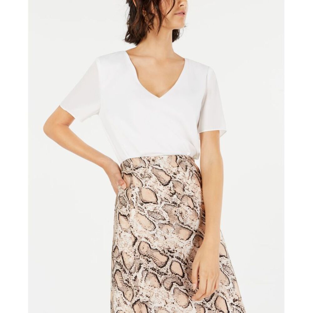 Leyden V-Neck Short-Sleeve Top